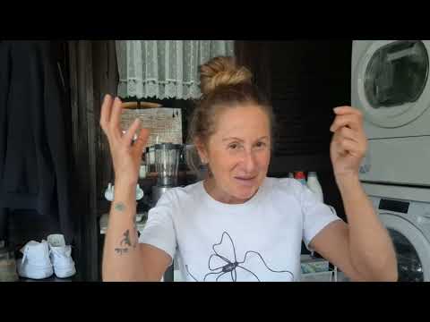 Видео: Спала со свечами.    Электрики  и сантехники , самые востребованные профессии в Италии.