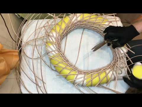 Видео: Новогодний венок от мастерицы канала Заплетем Галины  !!!