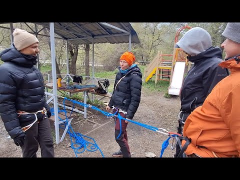 Видео: 2025, 19 апреля. Лесничество. Занятие по навыкам спасения упавшего в ледовую трещину на скитуре