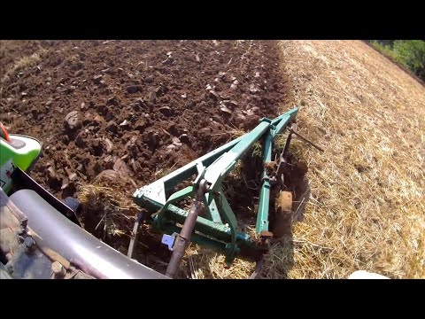 Видео: 🛑Літня ОРАНКА стерні після пшениці. Китайський Трактор Зумліон РК 504 та плуг 4 корпусний❗