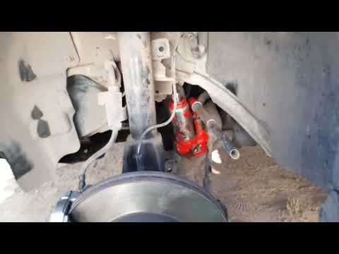 Видео: Меняю стойки стабилизатора на Форд Фокус 2.