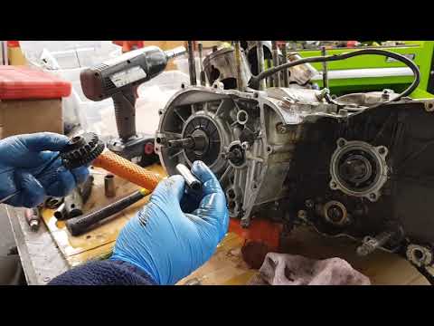 Видео: Разборка двигателя. Часть 3 - Suzuki GT750. Руководство для идиотов по переборке Suzuki GT750...