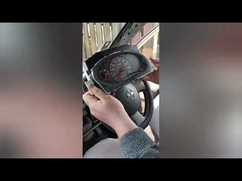 Видео: Замена панели приборов Nissan March K12