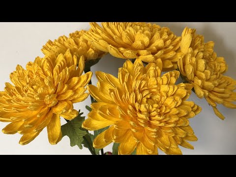 Видео: Простой способ хризантемы из гофрированной /креп бумаги /  Easy Chrysanthemums made from crepe paper