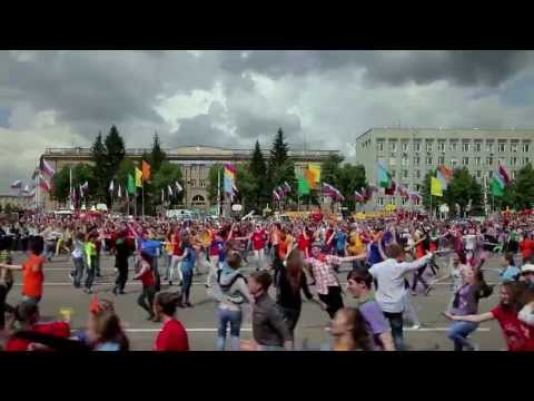 Видео: Флэшмоб по-русски - 2. "СИБИРСКИЙ ХОРОВОД"!!! (Russian style flash mob  from Siberia)