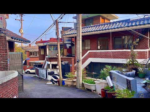 Видео: Утреннее утро в старом жилом районе красного кирпича