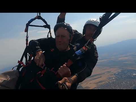 Видео: На 83 години дядо Пенчо летя от Сопот до Карловското дере (Стара река), Карлово и обратно 2025.07.06