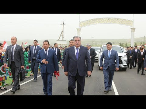 Видео: Пешвои миллат Эмомалӣ Раҳмон роҳи мошингарди Деҳоти «Пушинг»-и ноҳияи Данғараро ифтитоҳ намуданд