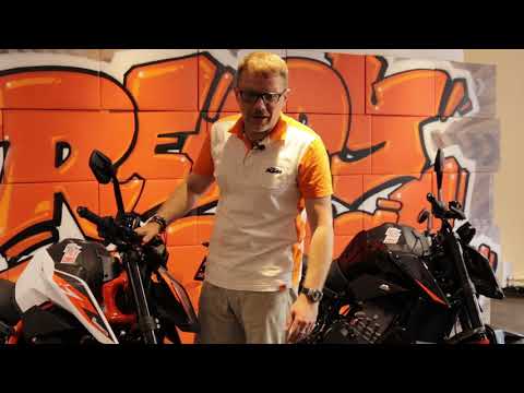 Видео: KTM 890 Duke и KTM 890 Duke R. В чем разница?
