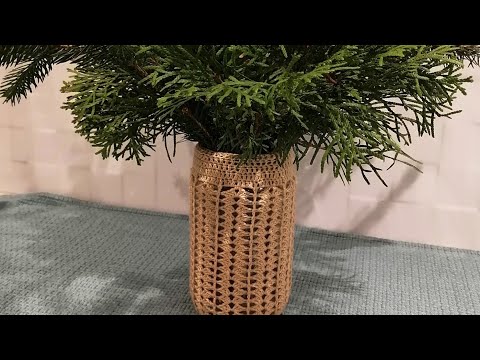 Видео: Crochet an openwork vase easily.  Ажурная вазочка крючком. #crochet #knitting #super #вяжемлегко