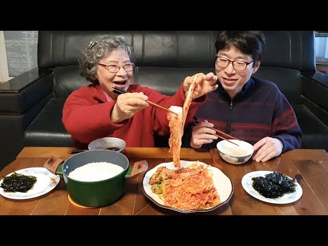 Видео: Кимчи мукбанг с теплым рисом (рис в горшочке, обожженный рис, морские водоросли, рецепт)
