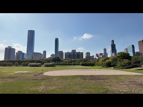 Видео: Прогулка по Чикаго: от Грант-парка до крыши ресторана Cindy’s на S Michigan Ave и E Madison St, 2...