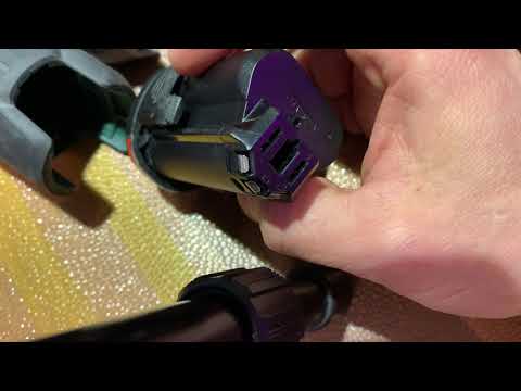 Видео: Взаимозаменяемость аккумуляторов 10.8v/12v для синего и зеленого Bosch и Dremel