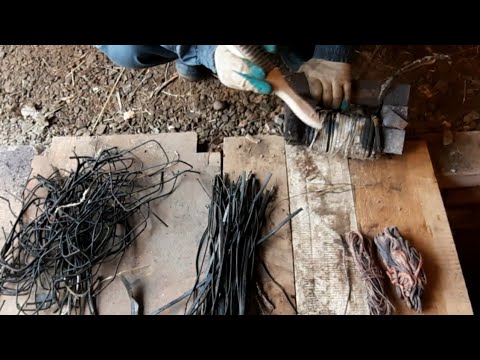 Видео: Разбор трансформатора. Очистка меди от стекловолокна.