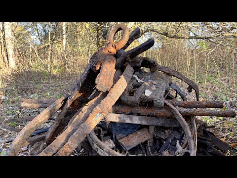Видео: НАШЛИ ДОМ КУЗНЕЦА И СТАРУЮ КУЗНЮ!!! ВЕСЬ МЕТАЛЛ НЕ УВЕЗТИ!!! НИВА ТРЕЩИТ ПО ШВАМ!!!