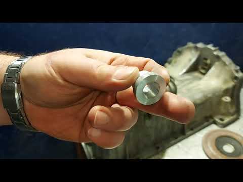 Видео: Ремонт сорванной резьбы в поддоне авто