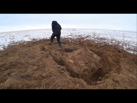 Видео: ОТКОПАЛИ МАШИНУ 50Х ГОДОВ !