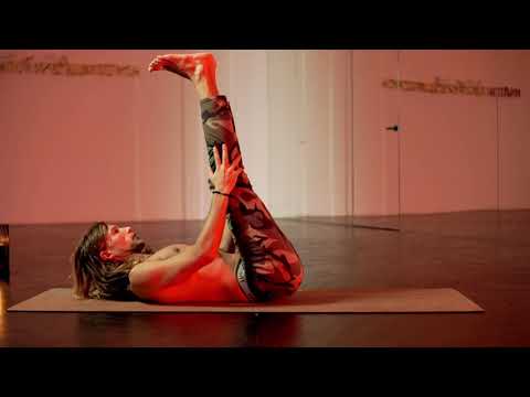 Видео: Хатха йога с Алексеем Абаносимовым (акцент на раскрытие тазобедренных и пояницу)