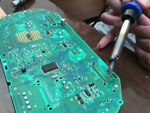 Видео: Сваляне и ремонт на табло, на Рено Сценик 1 фаза 2.