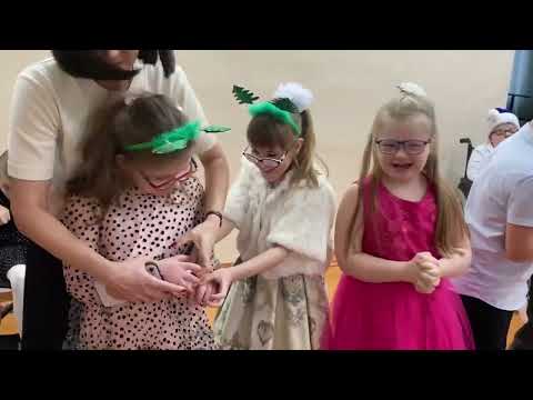 Видео: Новый год младшие