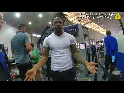 Видео: Пассажир отказался от проверки TSA, заявив: «Я не хочу, чтобы ко мне прикасался мужчина»
