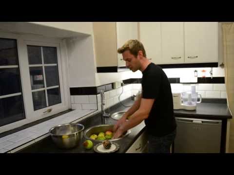 Видео: Как приготовить крепкий, нежный сидр из яблок дома