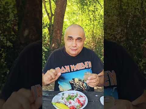 Видео: Шопска салата в гората!