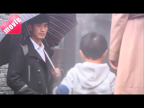 Видео: Через 3 года президент увидел Золушку и был ошеломлен, когда увидел детей рядом с ней!