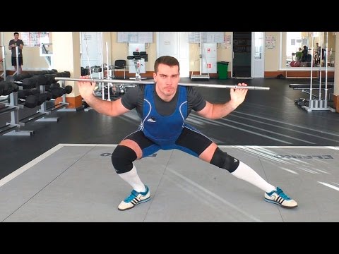 Видео: Выпады в бок: техника и нюансы