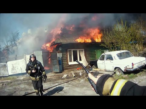 Видео: Огонь разошелся! Попробуй поймай…