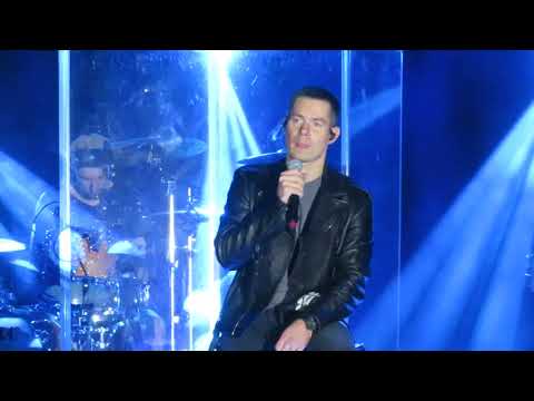 Видео: Стас Пьеха - Я закрываю глаза. Концерт в г. Лысьва. 13.11.2019 г.