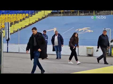 Видео: Фенове подкрепиха Мъри на последната тренировка на "сините"