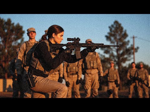 Видео: Инструкторы смеялись над её помадой… Но её ответ вошёл в историю базы!