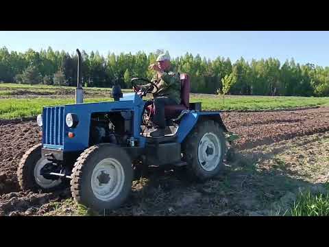 Видео: Самодельный трактор.Вспашка под картофель 2024