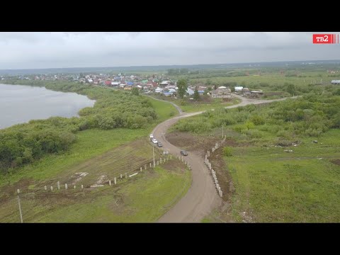 Видео: Единственная дорога в поселок оказалась в частной собственности.