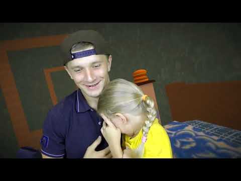 Видео: Удалённое видео ФФГТВ. Милана и Папа играют в Angry Neighbor #1 (ПЕРЕЗАЛИВ)