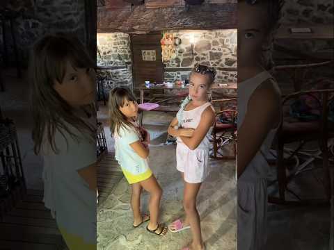 Видео: СКУЧНО ИМ БИЛО… 😂 #bulgaria #gizoletka #fun #смях #comedy #sketch #emanikol #motherdaughter