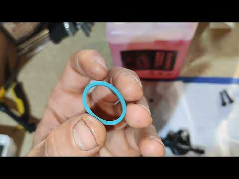 Видео: Почему глючит и протекает калипер гидравлических тормозов.