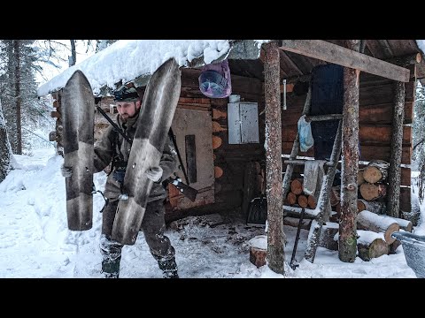 Видео: ЗАНОЧЕВАЛ В ТАЁЖНОЙ ИЗБЕ. ДОБЫЛ МЯСО НА УЖИН.