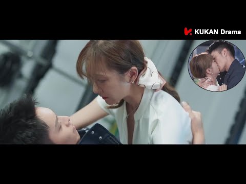 Видео: Он научил ее самообороне, но они не могут удержаться и дико целуют друг друга.