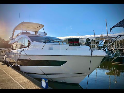Видео: Новая швартовка и маневрирование Sunseeker Manhattan 68 — взгляд капитана на эту яхту стоимостью ...