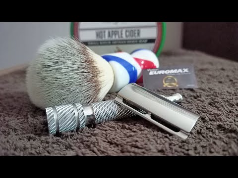 Видео: Razorock Game Changer на ручке BarberPole. Лезвие Sputnik. Помазок DS Cosmetic.