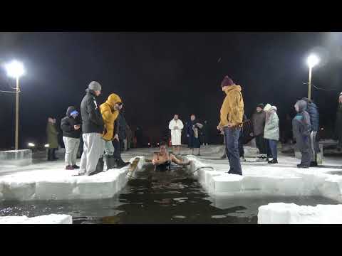 Видео: 19 01 2023 Белые Столбы Крещенские купания на Глубоком