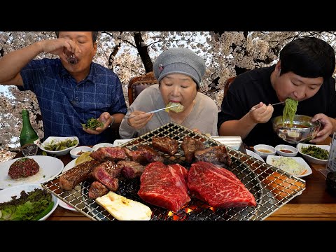 Видео: 🥩Корейская говядина на гриле и 🌸Наблюдение за цветущей сакурой - кулинарное шоу Мукбанг