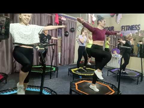 Видео: батут целая тренировка , фитнес батут связка, часовая тренировка на мини батуте