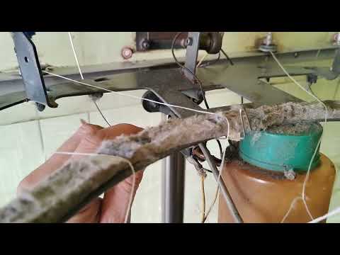 Видео: Как заправить шпулярник на перчаточном станке быстро и легко