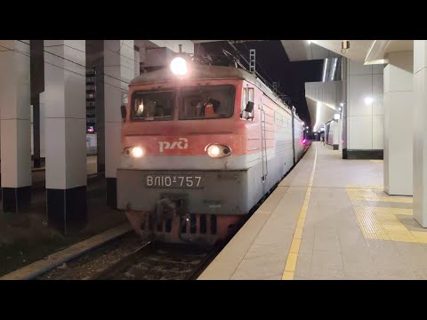 Видео: Электровоз ВЛ10У-757 следует резервом 