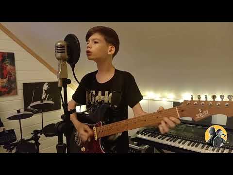 Видео: Львиный прайд: Эмиль Кунишев, 13 лет, г. Егорьевск - "Муравейник" (кавер, КИНО)