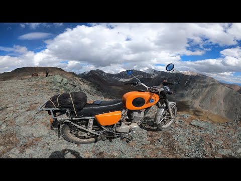 Видео: Трип по горному Алтаю на Ижах День 5 Подъём на Акташский Ретранслятор и посещение ртутного рудника