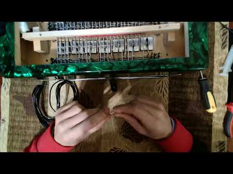 Видео: Ремонт гармони. Как уменьшить шум механики левого полукорпуса гармони.